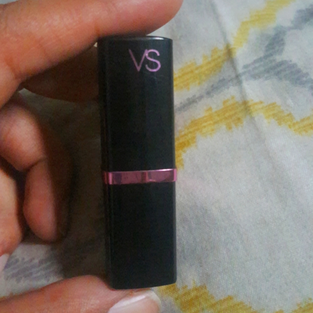 Victoria's Secret makeup trio - Picture 2 of 11